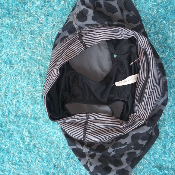 Lulu cherry cheetah short - Picture 3 of 4